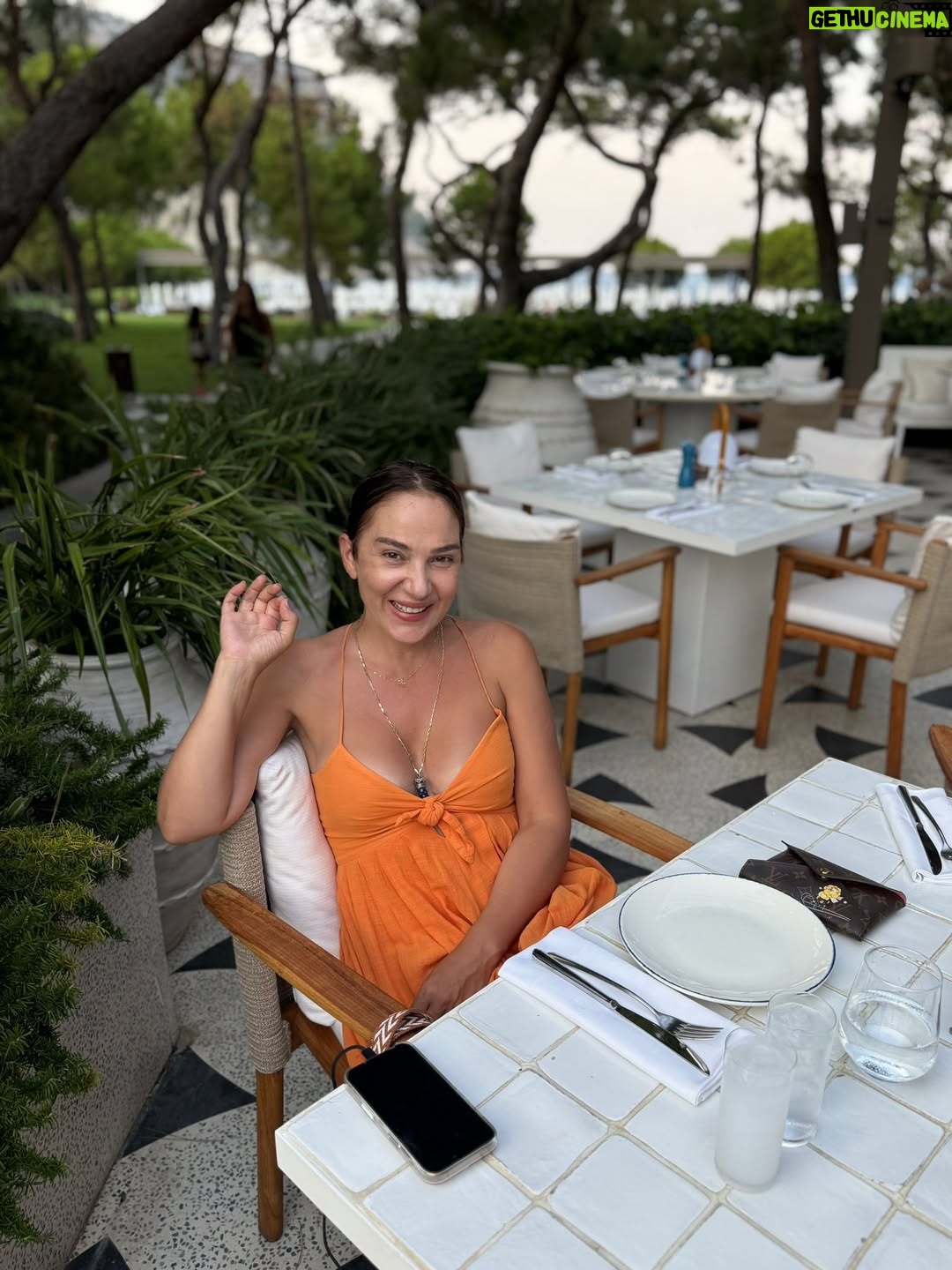 Melike Güner - 2.8K Likes - Geleneksel “en sevdiğim, turuncu elbisemle” yaz fotoğrafı 🧡