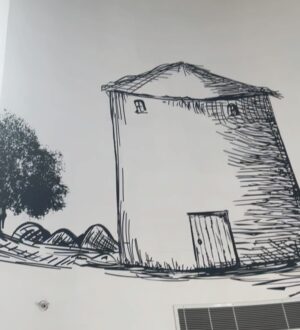 Melis Babadağ Instagram - Dün akşam @molacunda ev sahipliğinde @binevi_galeri  ve @hasansaritasartconsultancy ‘nın organize ettiği çok güzel bir karma sergimiz oldu. 5 Eylül’e kadar Sanatla Mola 3 sergisini gezebilirsiniz. Sizi hemen girişte benim resmim karşılıyor olacak 🌸☀️ #sergi #etkinlik #davet