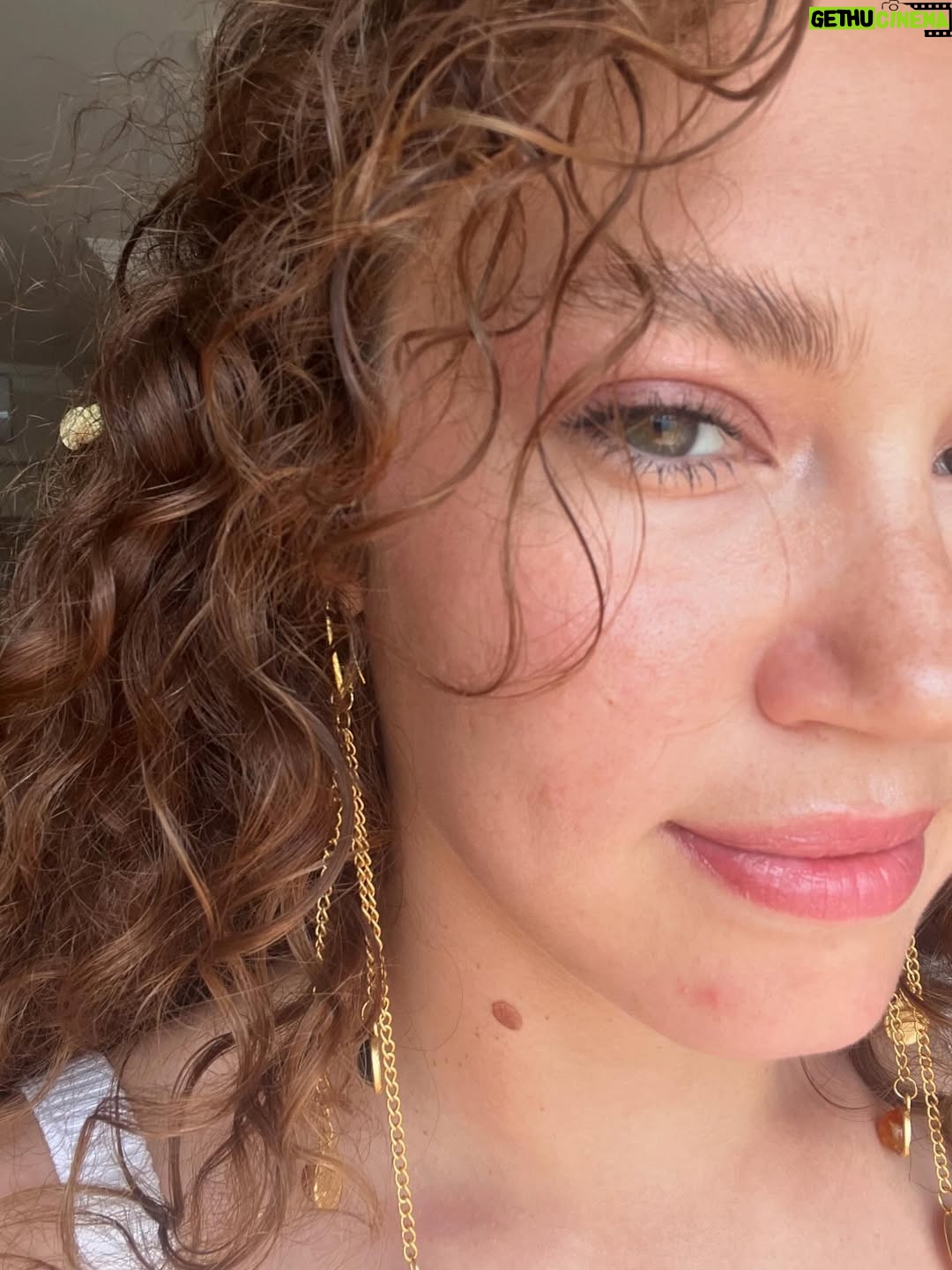 Melisa Şenolsun - 15.9K Likes - Sinop ben seni çok sevdim 🐳🌊🌲🌳🌦️