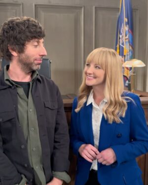 Melissa Rauch Instagram - Reunited (with #SimonHelberg) and it feels so good on the #NightCourt one hour, 2 episode  Season Finale Event TONIGHT on @nbc at 8:00/7:00c! 💙
