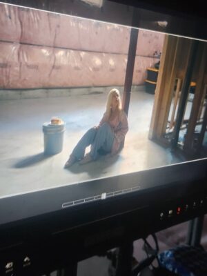 Mena Suvari Instagram - Just another day on the grind behaving myself. 
#SetLife #FilmFam