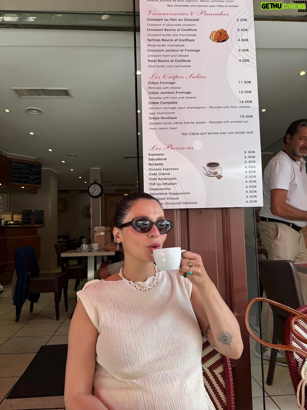 Meriç Aral - 44.3K Likes - bu haftanin acilisini gecen haftaya saygi durusuyla yapiyorum 🌞🧷🌊🧷❤️‍🔥🪬🌊🌞🍑🍒🧷❤️‍🔥