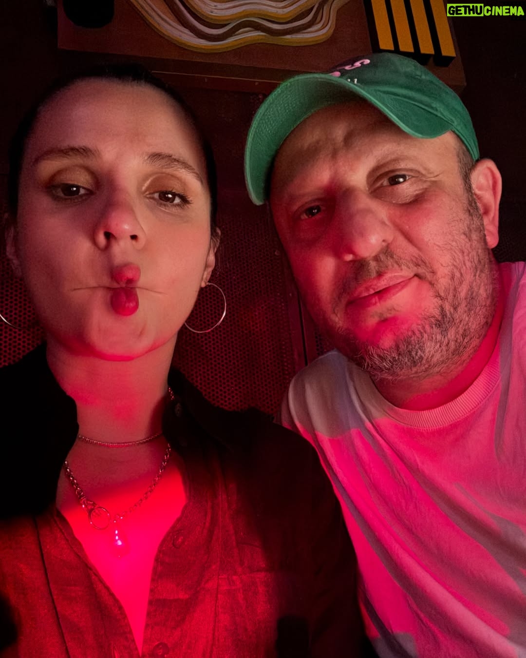 Meriç Aral - 52.5K Likes - fazla oturmuyorum ama çok da ayakta kalmıyorum; ayakta kaldığımda herkes tedirgin oluyor 🤍 🎀🪆🎐🔮💖🎐🎀🪆🪬