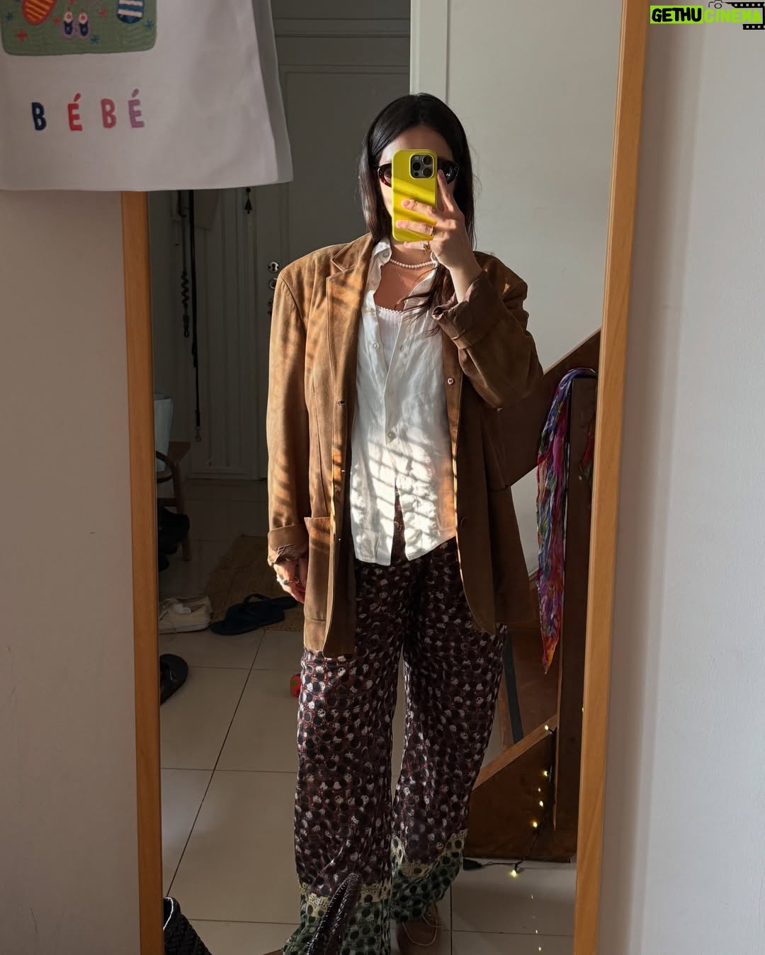 Meriç Aral - 52.5K Likes - fazla oturmuyorum ama çok da ayakta kalmıyorum; ayakta kaldığımda herkes tedirgin oluyor 🤍 🎀🪆🎐🔮💖🎐🎀🪆🪬