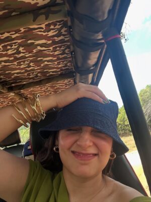 Meru Panwar Grover Instagram - Jungle safari with my monkey 🐵
Thank you @cordeliacruises for the most wonderful experience.
.
.
.
.
#merorang #junglesafari #srilanka #yalanationalpark