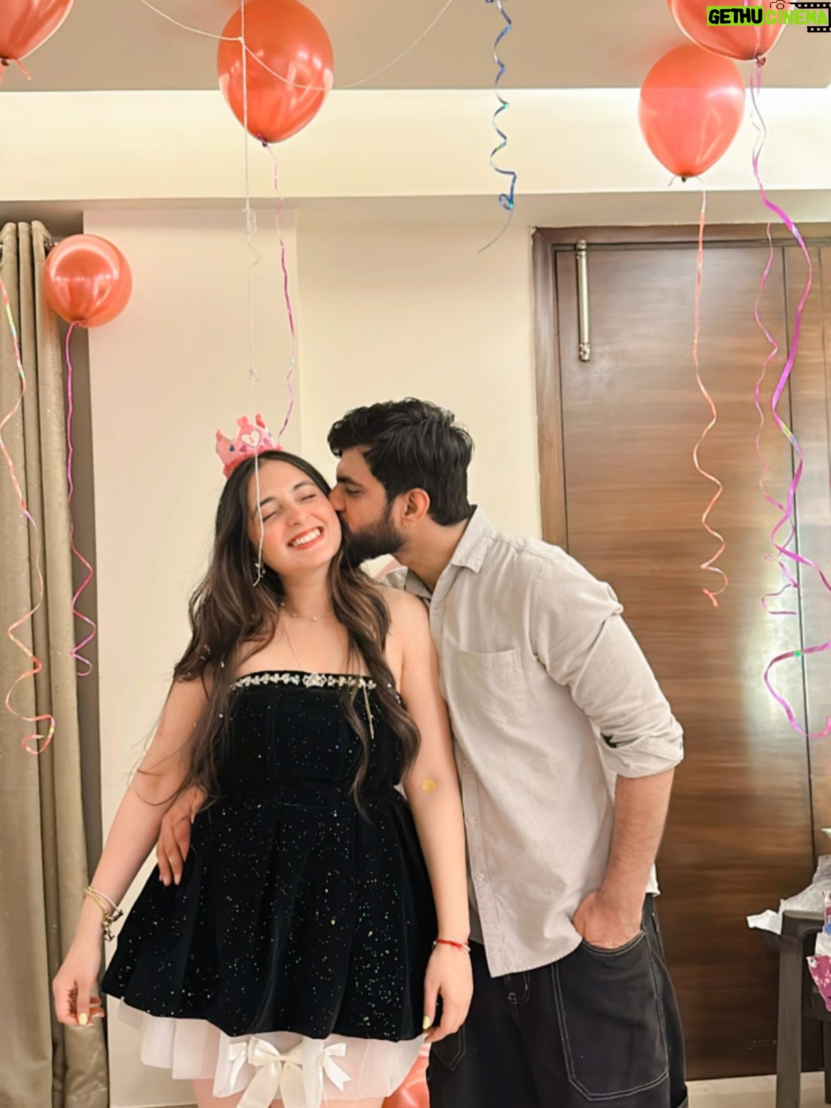 Meru Panwar Grover - 19.4K Likes - Birthday dump 🎈 🎁 🎂 
.
.
#merorang #birthdaytrip