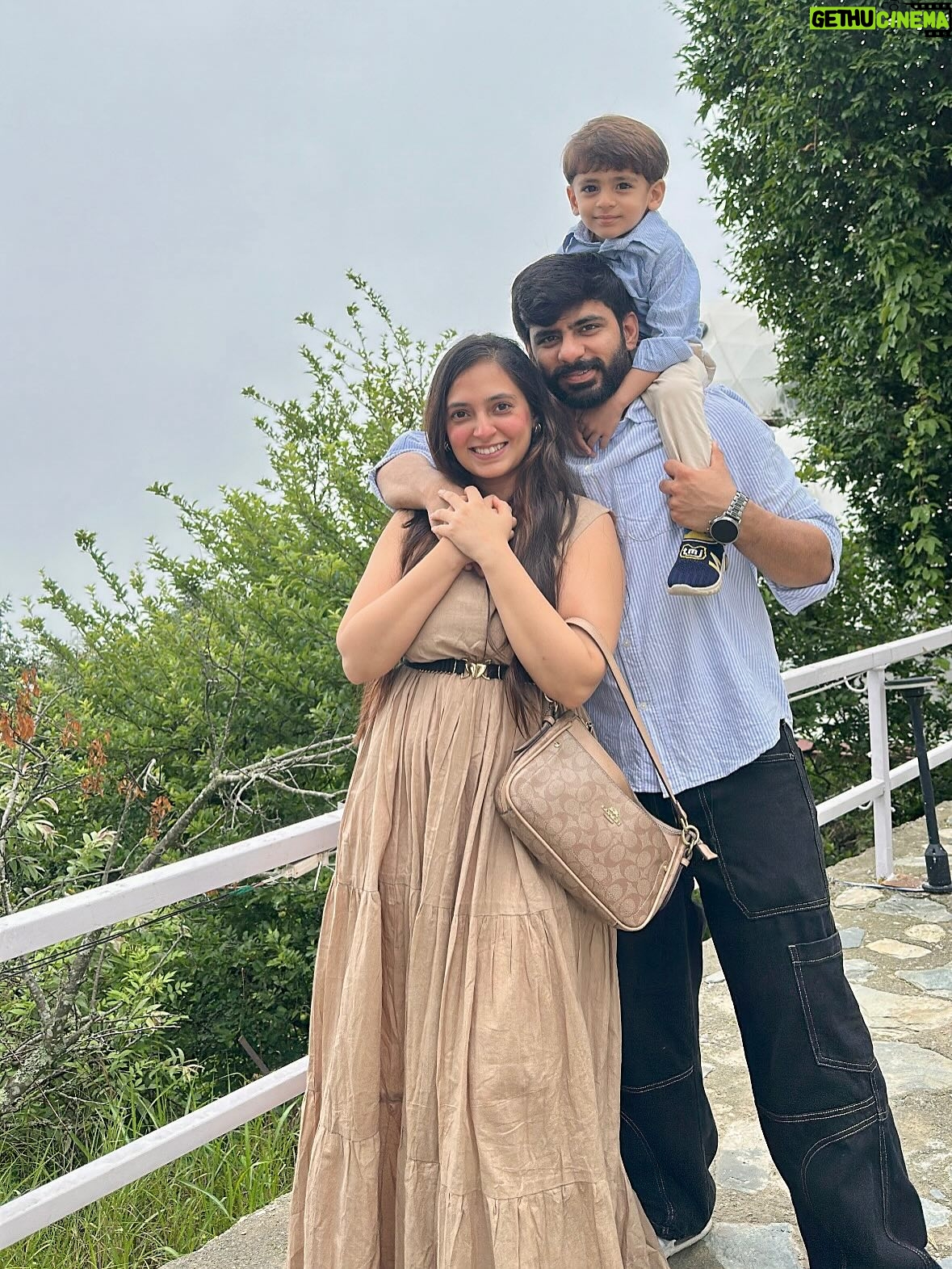 Meru Panwar Grover - 26.7K Likes - Inn pahado se mera purana nata hai ♥️🧿
.
#merorang