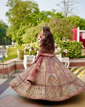 Meru Panwar Grover Instagram - Tum mein aur day wedding with good lighting😂
Makeup : @rhykamakeovers
Photography : @goldenblinksfilms
.
.
.
.
.
.
.
.
.
.
.
#weddingday #weddingdress #lehengalove #lehengasaree #outfits #outfitoftheday #outfitinspiration