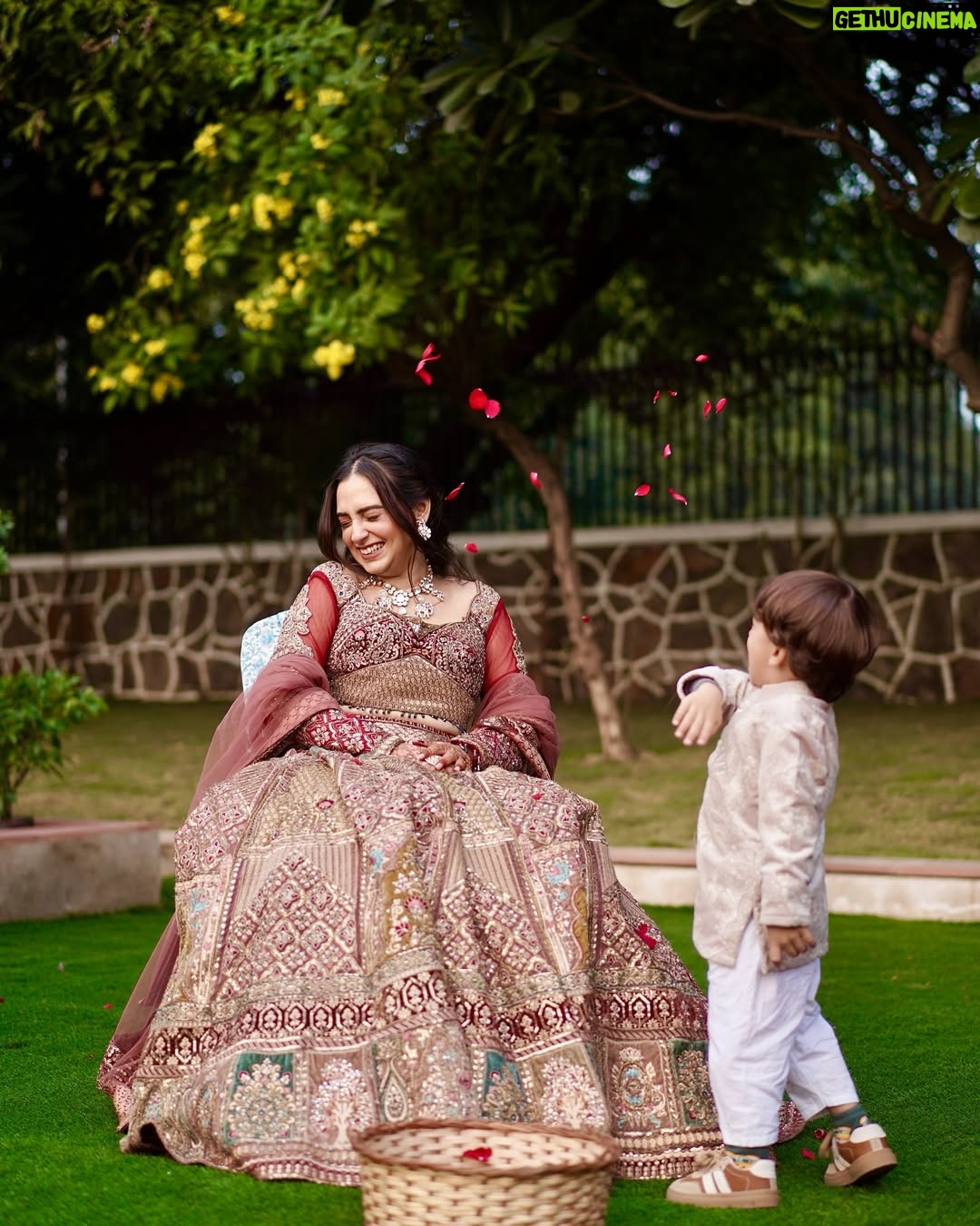 Meru Panwar Grover - 21.2K Likes - Tum mein aur day wedding with good lighting😂
Makeup : @rhykamakeovers 
Photography : @goldenblinksfilms 
.
.
.
.
.
.
.
.
.
.
.
#weddingday #weddingdress #lehengalove #lehengasaree #outfits #outfitoftheday #outfitinspiration