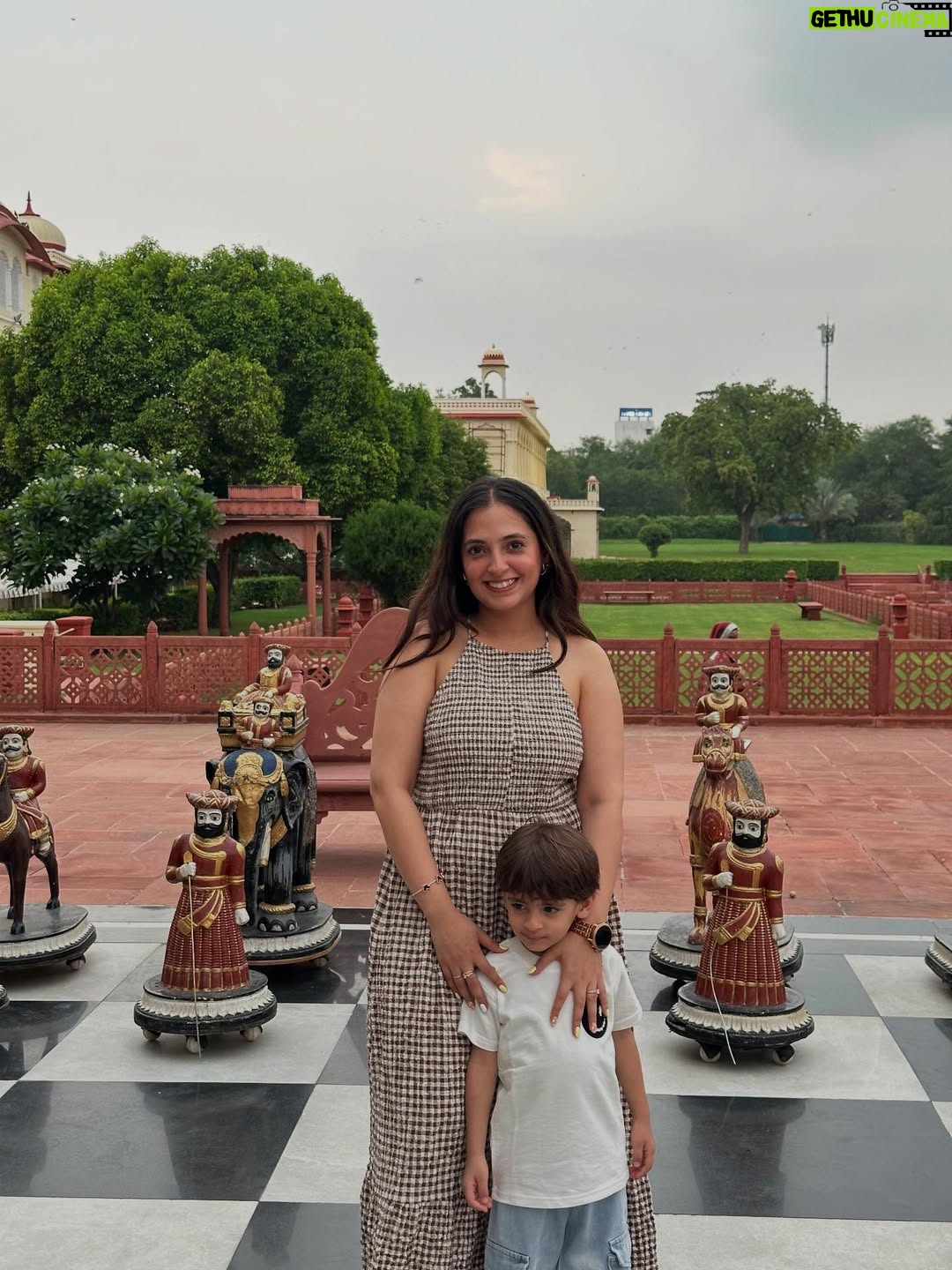 Meru Panwar Grover - 19.4K Likes - Birthday dump 🎈 🎁 🎂 
.
.
#merorang #birthdaytrip
