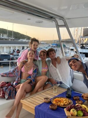 Merve Ateş Instagram - Yeni bölüm yarın akşam!😎
@benlemandizi 
@nowtvturkiye
