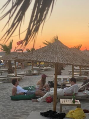 Merve Ateş Instagram - Yeni bölüm yarın akşam!😎
@benlemandizi 
@nowtvturkiye