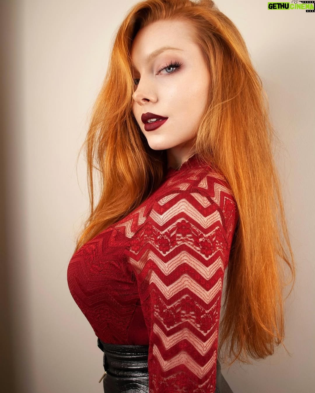 Ular tanaga porno yozishadi Mermaidlar bilan jinsiy aloqa