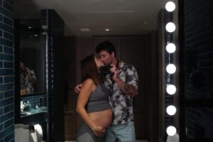 Michelle Renaud Instagram - Londres con mucho ❤️❤️

La familia sigue creciendo😍😍 TE AMO @michellerenaud 🤰🏻