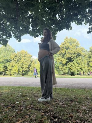 Michelle Renaud Instagram - Londres con mucho ❤️❤️

La familia sigue creciendo😍😍 TE AMO @michellerenaud 🤰🏻