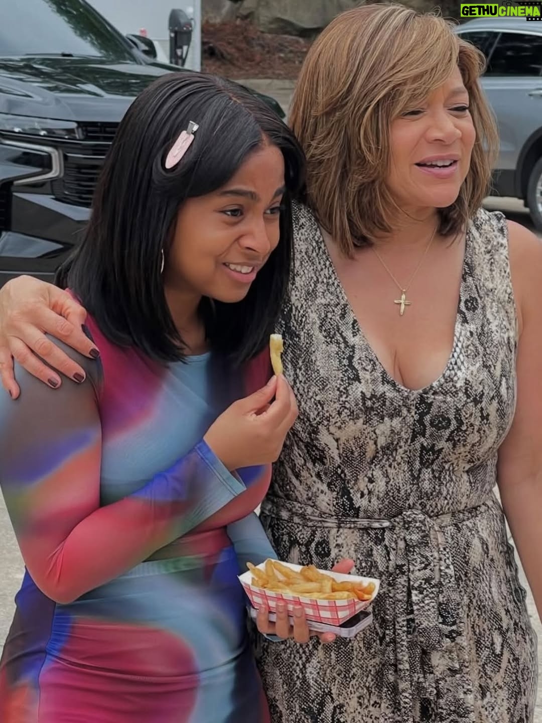 Michole Briana White - 27.1K Likes - Me and my wittle pumpkin. 🥰😍🥰 Gimme some a dem’ fries!🍟 
@bmfstarz @starz @lailadpruitt