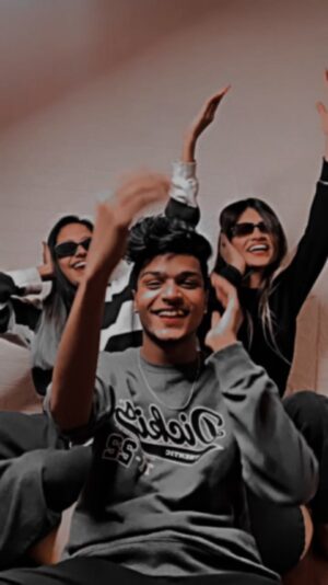 Mikku Arya Instagram - Saiyaan dil mein ana re❤️😌@mikku2073 
.
.
.
@yash_popper.606 @tanya_shh27 
.
.
.
.
.
.
.
.
.
.
.
#reelinstagram #foryoupage💙 #viralvideos #explore #featured #reelkarofeelkaro❤