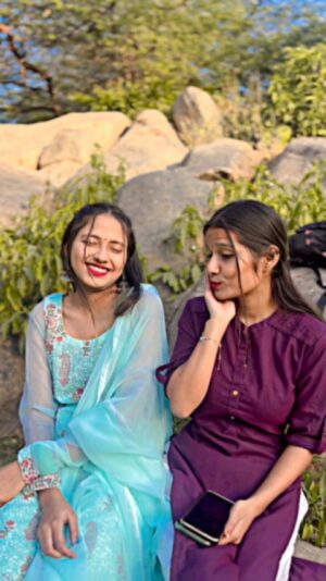 Mikku Arya Instagram - Tera yaar hoon mein🥺❤️@mikku2073 
.
.
.
@_anjali991 
.
.
.
.
.
.
.
.
.
.
#bestigoals❤️💕 #bestfriends #friendshipgoals #reelinstagram #foryoupage💙 #viralvideos #explorepage #featured #reelkarofeelkaro❤