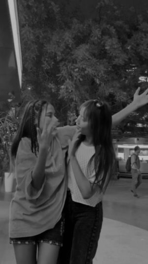 Mikku Arya Instagram - ❤️🥺🤌@mikku2073 
.
.
.
.
.
.
.
.
.
.
.
#bestiegoals💕 #bestfriends #friendshipgoals #reelsinstagram #foryoupage💙 #viralvideos #explorepage #featured #reelkarofeelkaro❤