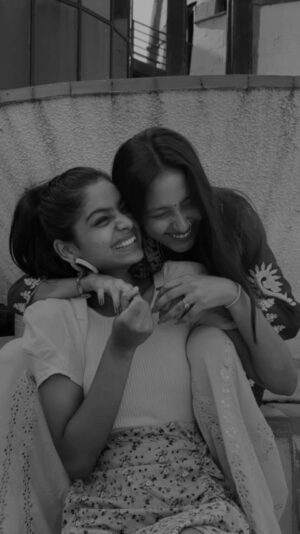 Mikku Arya Instagram - Mere liye tum kafi ho❤️🥺@mikku2073 
.
.
.
@spshreya0718 
.
.
.
.
.
.
.
.
#bestiegoals💕 #bestfriends #friendshipgoals💕 #reelinstagram #foryoupage💙 #viralvideos #explorepage #featured #reelkarofeelkaro❤