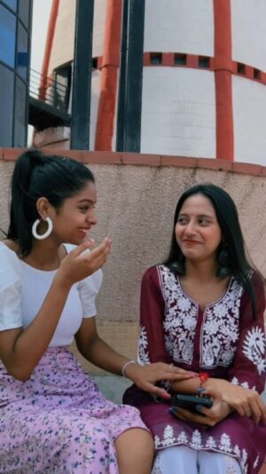 Mikku Arya Instagram - Hasti hai meri zindagi ❤️🥺@mikku2073 
.
.
.
@spshreya0718 
.
.
.
.
.
.
.
.
#bestiegoals💕 #bestfriends #friendshipgoals💕 #reelinstagram #foryoupage💙 #viralvideos #explorepage #featured #reelkarofeelkaro❤