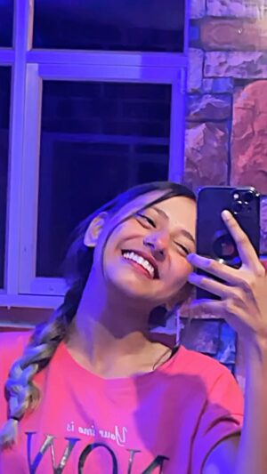 Mikku Arya Instagram - Bas Yahi kam kaj mera😩❤️ @mikku2073 
.
.
.
.
.
.
.
#reelsinstagram #foryoupage💙 #viralvideos #explorepage #featured #reelkrofeelkro❤️