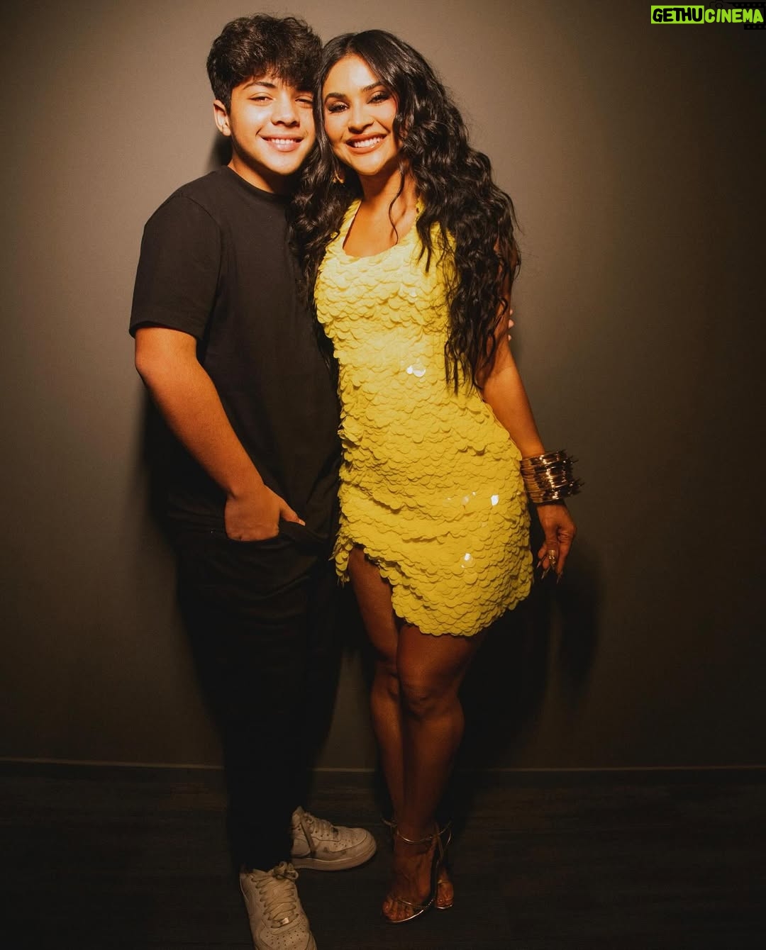 Mileide Mihaile - 296.3K Likes - Vocês sabem, né? 💭
Esse dump foi escolhido com lágrimas nos olhos, pelo simples fato de transbordar amor e gratidão.

Meu filho, Yhudy, já não é mais uma criança, mas dentro de mim ele sempre será o meu bebê. 💙
Todos os dias, eu faço questão de lembrar o quanto ele é amado, especial e escolhido.
Deixo aqui, nesse registro, a prova viva de que ele é o meu guia, minha força e o meu maior propósito em ser melhor a cada dia.

Ser mãe dele é o meu maior título, o mais lindo e o mais verdadeiro. 

E nesse Dia das Crianças, desejo que todas sejam cuidadas, protegidas e amadas como realmente merecem, com paciência, com presença e com o olhar cheio de ternura. 💫

Que nunca lhes falte colo, fé, sonhos e alguém que acredite nelas todos os dias.
Hoje e sempre, que a gente saiba preservar a pureza, o brilho e a esperança que vivem dentro de cada pequeno e dentro de nós também. 🙏🏼