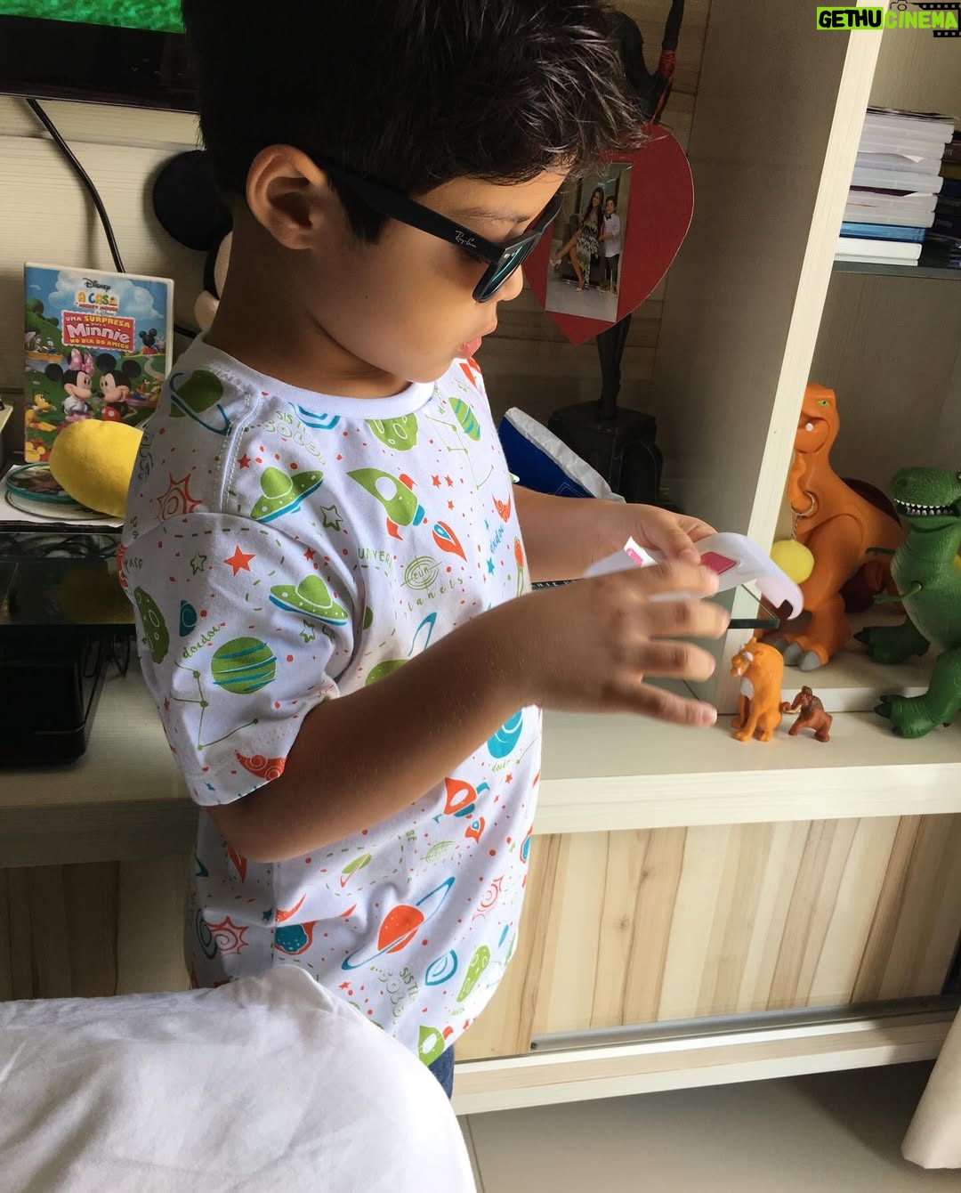 Mileide Mihaile - 296.3K Likes - Vocês sabem, né? 💭
Esse dump foi escolhido com lágrimas nos olhos, pelo simples fato de transbordar amor e gratidão.

Meu filho, Yhudy, já não é mais uma criança, mas dentro de mim ele sempre será o meu bebê. 💙
Todos os dias, eu faço questão de lembrar o quanto ele é amado, especial e escolhido.
Deixo aqui, nesse registro, a prova viva de que ele é o meu guia, minha força e o meu maior propósito em ser melhor a cada dia.

Ser mãe dele é o meu maior título, o mais lindo e o mais verdadeiro. 

E nesse Dia das Crianças, desejo que todas sejam cuidadas, protegidas e amadas como realmente merecem, com paciência, com presença e com o olhar cheio de ternura. 💫

Que nunca lhes falte colo, fé, sonhos e alguém que acredite nelas todos os dias.
Hoje e sempre, que a gente saiba preservar a pureza, o brilho e a esperança que vivem dentro de cada pequeno e dentro de nós também. 🙏🏼