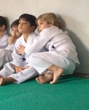 Mileide Mihaile Instagram - Vocês sabem, né? 💭
Esse dump foi escolhido com lágrimas nos olhos, pelo simples fato de transbordar amor e gratidão.

Meu filho, Yhudy, já não é mais uma criança, mas dentro de mim ele sempre será o meu bebê. 💙
Todos os dias, eu faço questão de lembrar o quanto ele é amado, especial e escolhido.
Deixo aqui, nesse registro, a prova viva de que ele é o meu guia, minha força e o meu maior propósito em ser melhor a cada dia.

Ser mãe dele é o meu maior título, o mais lindo e o mais verdadeiro. 

E nesse Dia das Crianças, desejo que todas sejam cuidadas, protegidas e amadas como realmente merecem, com paciência, com presença e com o olhar cheio de ternura. 💫

Que nunca lhes falte colo, fé, sonhos e alguém que acredite nelas todos os dias.
Hoje e sempre, que a gente saiba preservar a pureza, o brilho e a esperança que vivem dentro de cada pequeno e dentro de nós também. 🙏🏼