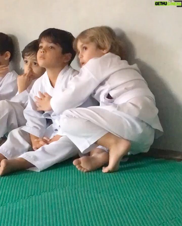 Mileide Mihaile - 296.3K Likes - Vocês sabem, né? 💭
Esse dump foi escolhido com lágrimas nos olhos, pelo simples fato de transbordar amor e gratidão.

Meu filho, Yhudy, já não é mais uma criança, mas dentro de mim ele sempre será o meu bebê. 💙
Todos os dias, eu faço questão de lembrar o quanto ele é amado, especial e escolhido.
Deixo aqui, nesse registro, a prova viva de que ele é o meu guia, minha força e o meu maior propósito em ser melhor a cada dia.

Ser mãe dele é o meu maior título, o mais lindo e o mais verdadeiro. 

E nesse Dia das Crianças, desejo que todas sejam cuidadas, protegidas e amadas como realmente merecem, com paciência, com presença e com o olhar cheio de ternura. 💫

Que nunca lhes falte colo, fé, sonhos e alguém que acredite nelas todos os dias.
Hoje e sempre, que a gente saiba preservar a pureza, o brilho e a esperança que vivem dentro de cada pequeno e dentro de nós também. 🙏🏼