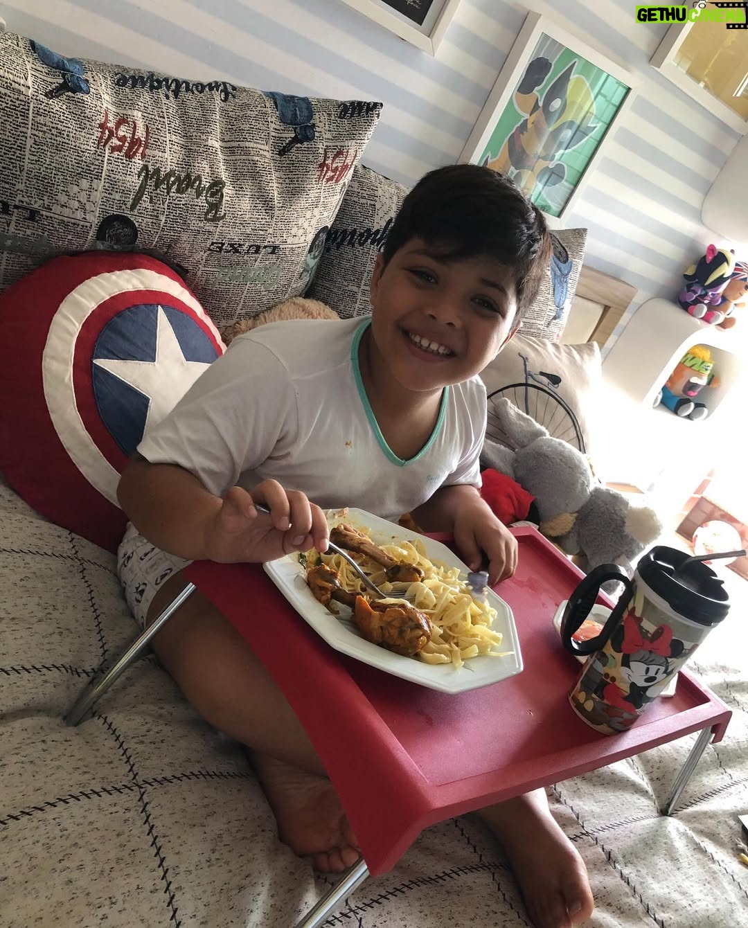 Mileide Mihaile - 296.3K Likes - Vocês sabem, né? 💭
Esse dump foi escolhido com lágrimas nos olhos, pelo simples fato de transbordar amor e gratidão.

Meu filho, Yhudy, já não é mais uma criança, mas dentro de mim ele sempre será o meu bebê. 💙
Todos os dias, eu faço questão de lembrar o quanto ele é amado, especial e escolhido.
Deixo aqui, nesse registro, a prova viva de que ele é o meu guia, minha força e o meu maior propósito em ser melhor a cada dia.

Ser mãe dele é o meu maior título, o mais lindo e o mais verdadeiro. 

E nesse Dia das Crianças, desejo que todas sejam cuidadas, protegidas e amadas como realmente merecem, com paciência, com presença e com o olhar cheio de ternura. 💫

Que nunca lhes falte colo, fé, sonhos e alguém que acredite nelas todos os dias.
Hoje e sempre, que a gente saiba preservar a pureza, o brilho e a esperança que vivem dentro de cada pequeno e dentro de nós também. 🙏🏼