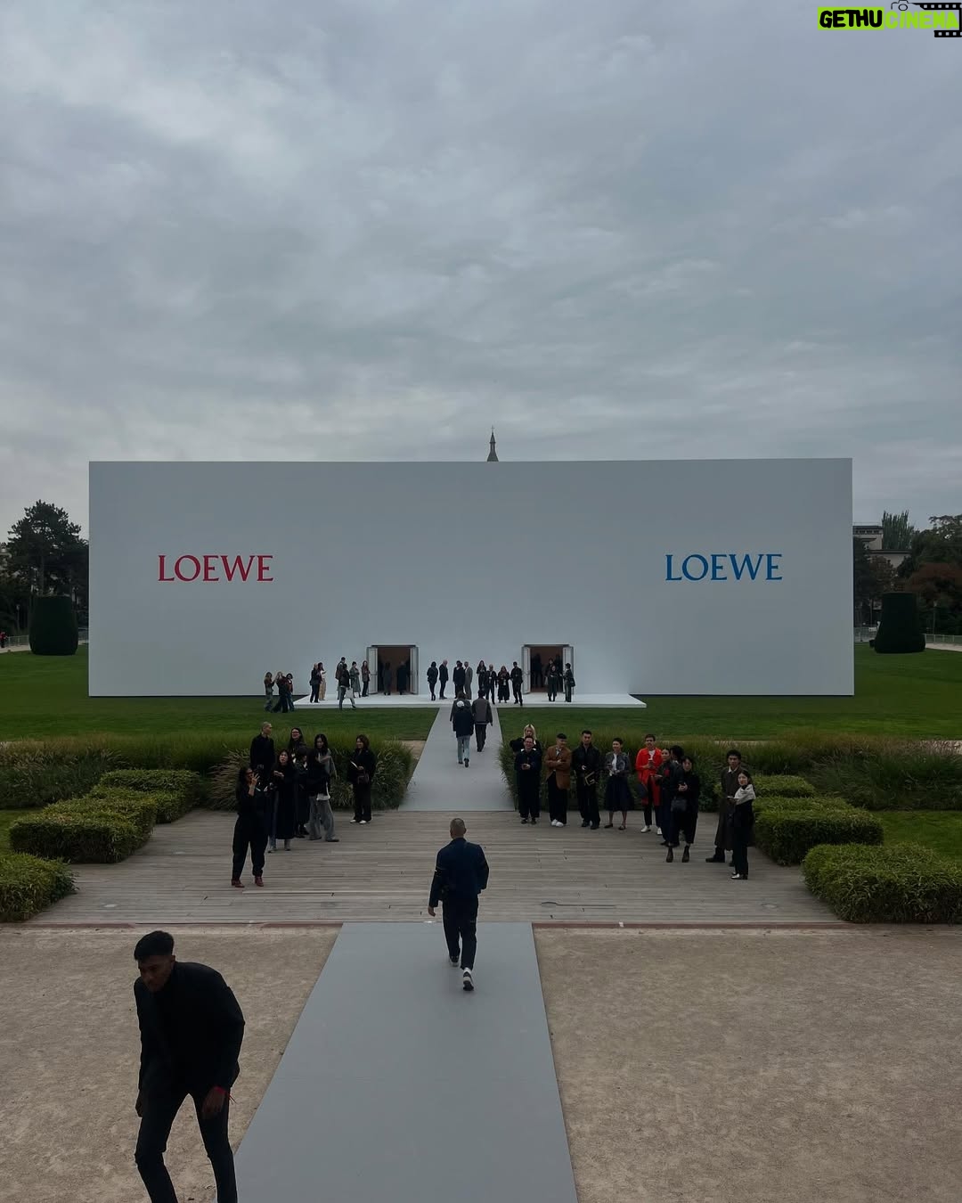 Milly Alcock - 119.1K Likes - Loewe before, during & after 💕

@loewe 
@vicoskin