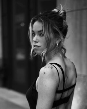 Milly Alcock Instagram - SIRENS SAG 💕 Coming to Netflix 22nd of May 

@hairjordan 
@rosefordestudio 
@taliasparrowmakeup 
@annickopp 
@alliej