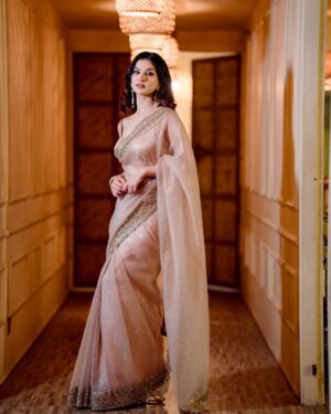 Mim Mantasha Instagram - 🥂
Saree & Earrings from @meherofficials
Makeover @elegant_makeover
PC: @ariyan_rafi_arg
