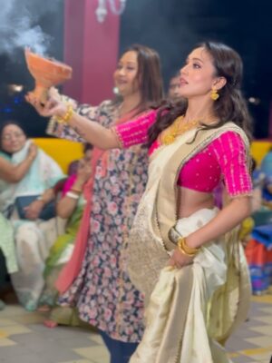 Mimi Chakraborty Instagram - আসছে বছর আবার হবে
তোমার আসার অপেক্ষায় রইলাম মা ।
শুভ বিজয়া।