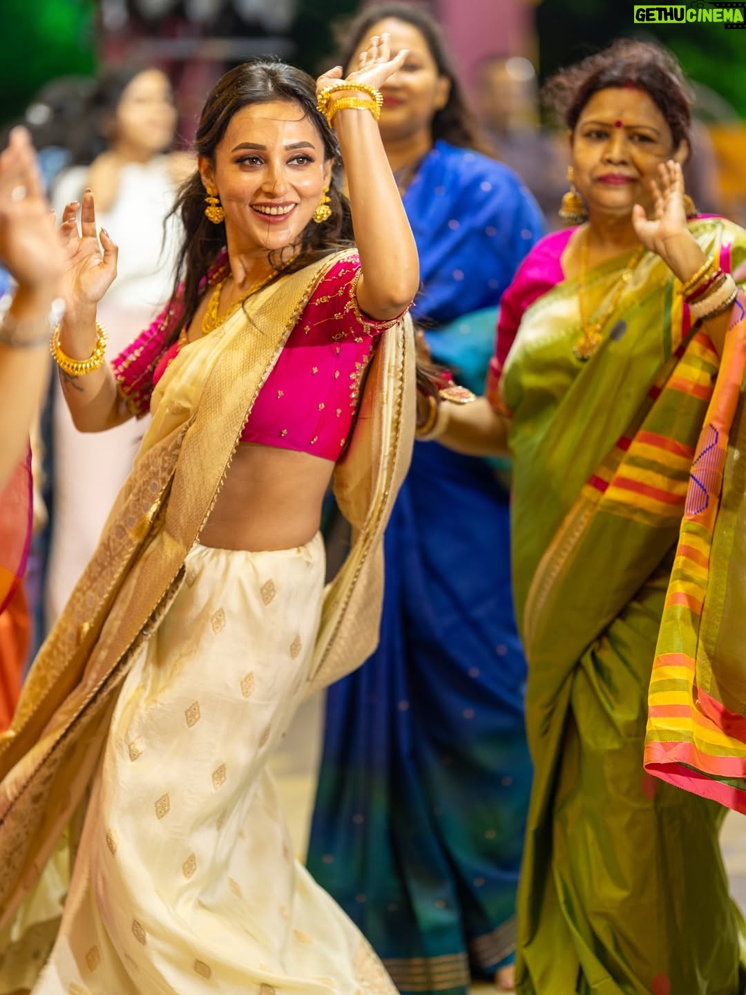 Mimi Chakraborty - 119.1K Likes - আসছে বছর আবার হবে
তোমার আসার অপেক্ষায় রইলাম মা ।

শুভ বিজয়া।
