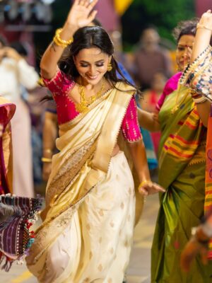 Mimi Chakraborty Instagram - আসছে বছর আবার হবে
তোমার আসার অপেক্ষায় রইলাম মা ।
শুভ বিজয়া।
