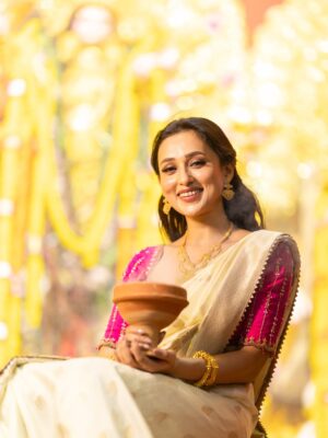 Mimi Chakraborty Instagram - আসছে বছর আবার হবে
তোমার আসার অপেক্ষায় রইলাম মা ।
শুভ বিজয়া।