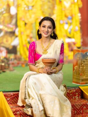 Mimi Chakraborty Instagram - আসছে বছর আবার হবে
তোমার আসার অপেক্ষায় রইলাম মা ।
শুভ বিজয়া।