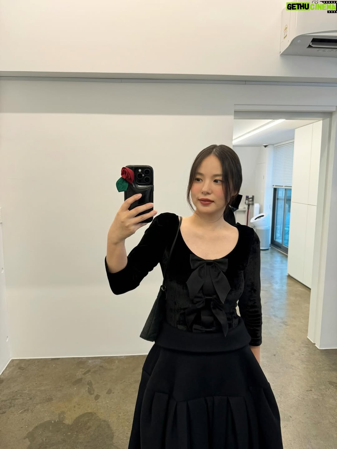 Min Hyo-rin - 240.5K Likes - 안녕하세요 민효린이에요🤗
엄마로서 지내는 저의 모습도 많이 응원해 주세요🫶🏻
날씨가 많이 쌀쌀해졌어요 모두 건강 유의하세요💕