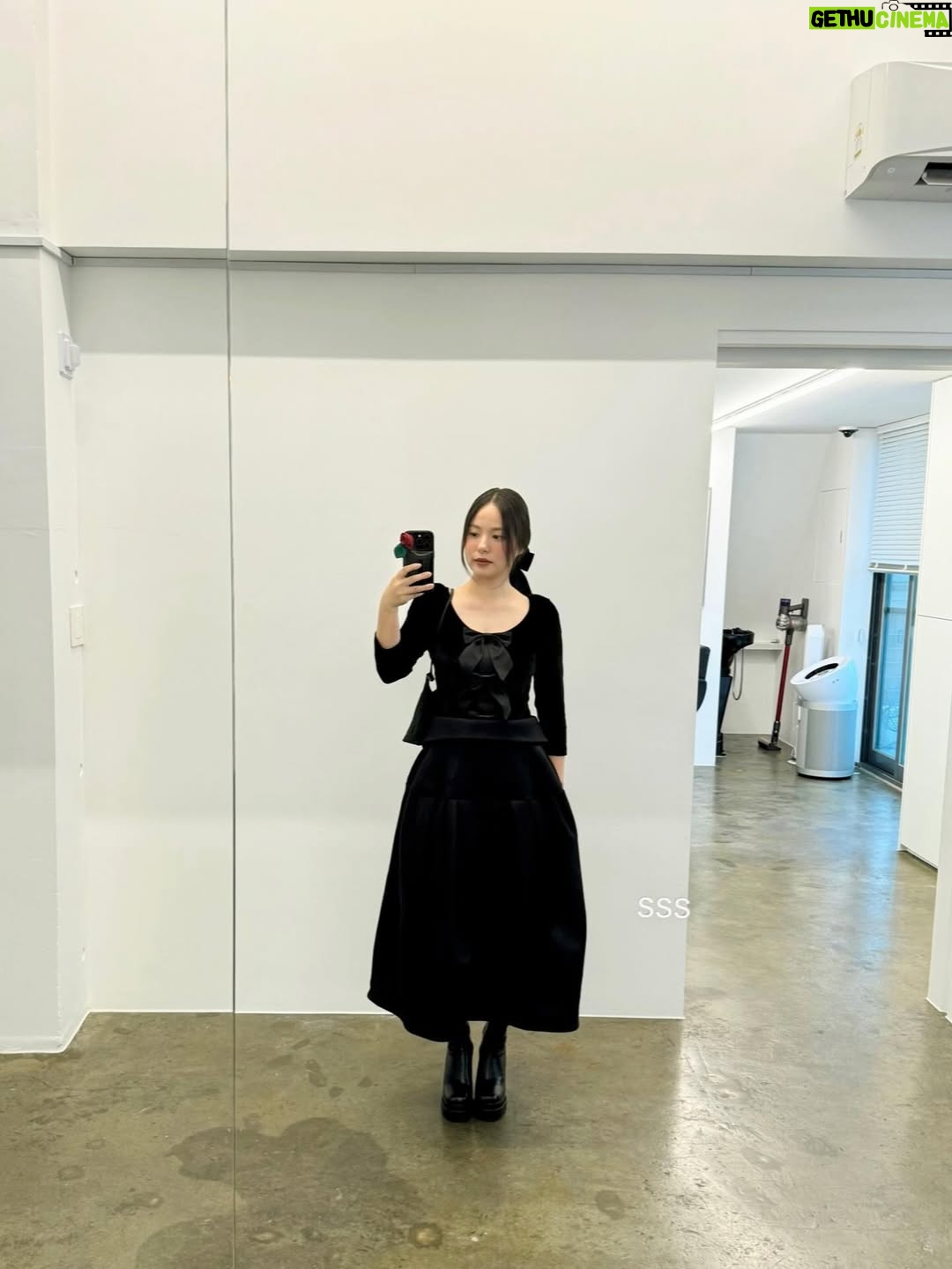 Min Hyo-rin - 240.5K Likes - 안녕하세요 민효린이에요🤗
엄마로서 지내는 저의 모습도 많이 응원해 주세요🫶🏻
날씨가 많이 쌀쌀해졌어요 모두 건강 유의하세요💕