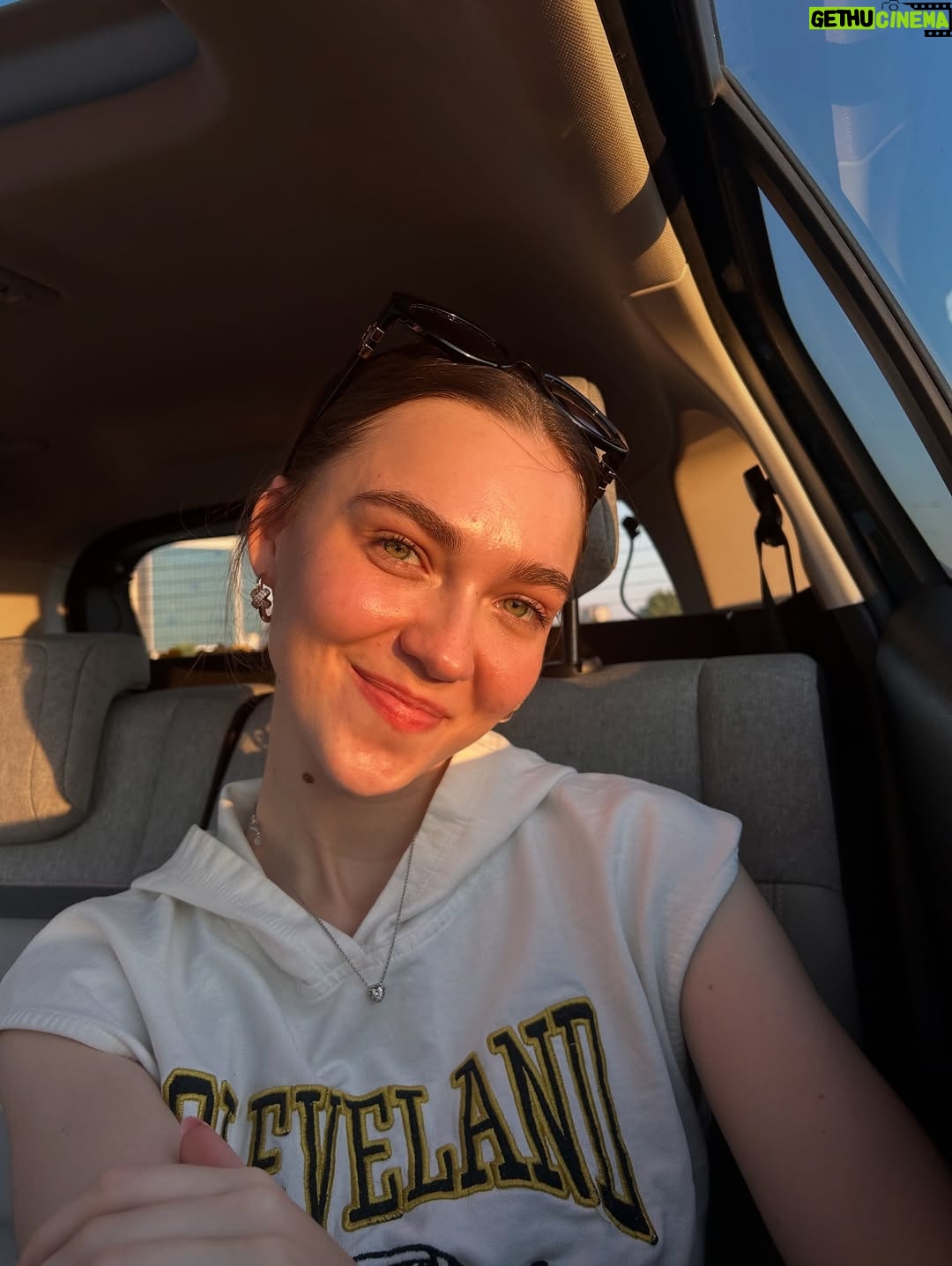 Miray Akay - 13.3K Likes - Golden hour 🌞
