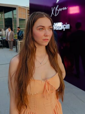 Miray Akay Instagram - Dünden kalanlar 🌻🧡

#reklam değildir