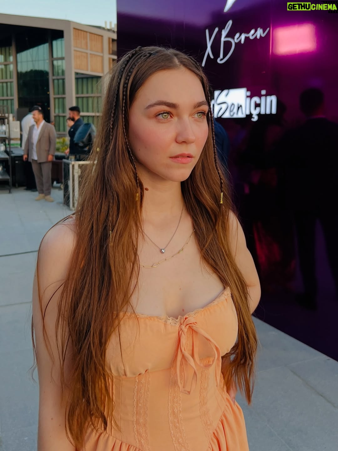 Miray Akay - 16.8K Likes - Dünden kalanlar 🌻🧡

#reklam değildir