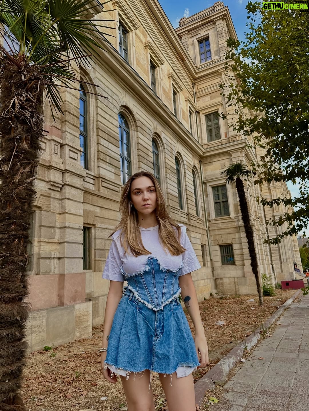 Miray Akay - 10.6K Likes - 🌸
