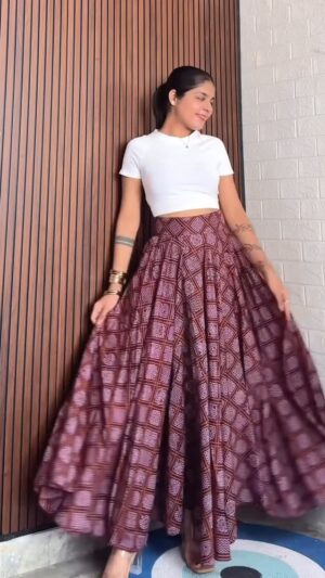 Miss Taanii Instagram - Flaryyy✨Comment for the Links💗
ETHNIC LONG FLARED SKIRTS FROM FLIPKART 
.
.
.
#ethnicskirt #longskirt #cottonskirt #flipkarthaul