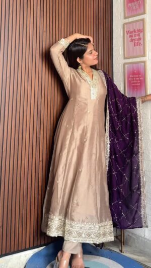 Miss Taanii Instagram - Beautiful Anarkali sets From Flipkart 🫶🏻
Comment “anarkali “ for Links 💜
.
.
.
Festive fits etnnic wear flipkart finds fashion haul diwali navratri fits 
#ethnicwear #anarkalisuit #flipkartfashion