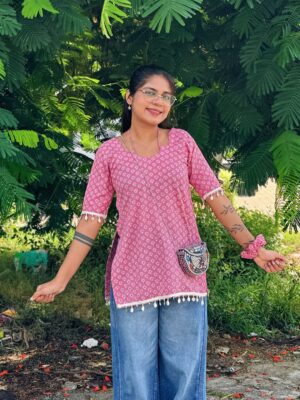 Miss Taanii Instagram - Pink Cotton Short Kurti with Matching Scrunchie 🩷
Comment” Kurti” for Links 🔗 
Or you can Dm us to buy 💖
.
.
.
Pinteresty kurti cotton kurti short kurti meesho kurti
