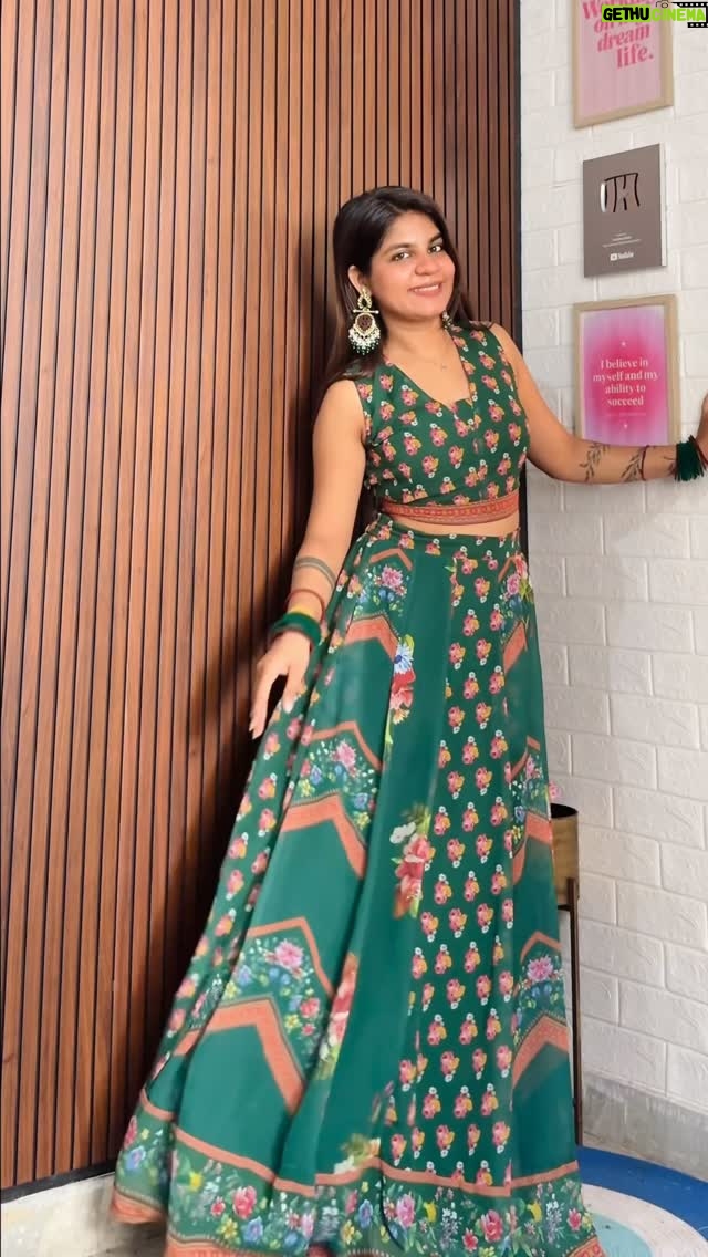 Miss Taanii - 2K Likes - So pretty 😍💚 Comment “ share” for Links ✨
BLOUSE SHRUG LEHENGA FROM FLIPKART 
.
.
.
Navratri lehenga choli wedding fits ethnic wear Indian indo western dress 3 pc set 
#ethnicwear #lehengacholis #setblouseandskirt #shrugdress #navratrilook #weddingoutfits #indowesternwear #flipkartfashion 
Do you guys like it?