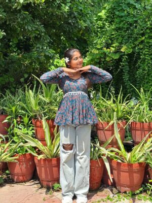 Miss Taanii Instagram - Women PADDED ✨cotton Full Sleeves Flared Short Kurti with Unique back design 💙
Comment for the Links 
.
.
College outfits short kurtis festive kurtis kurti with jeans meesho kurti haul review try on affordable